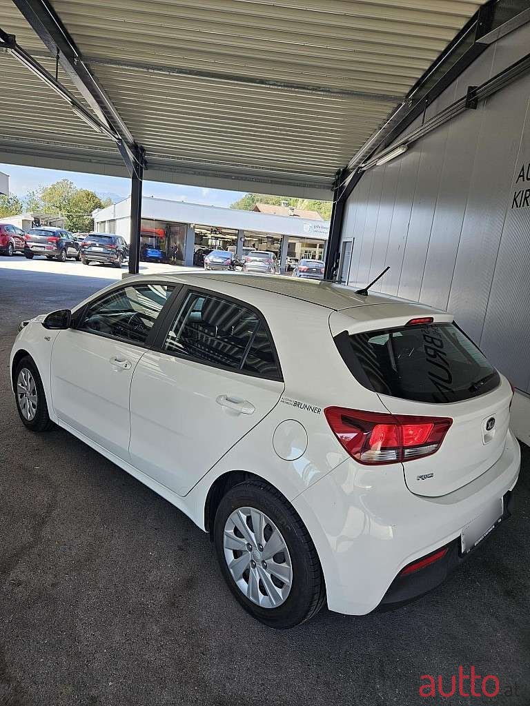 2019' Kia Rio photo #3