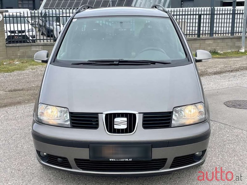 2010' SEAT Alhambra photo #2