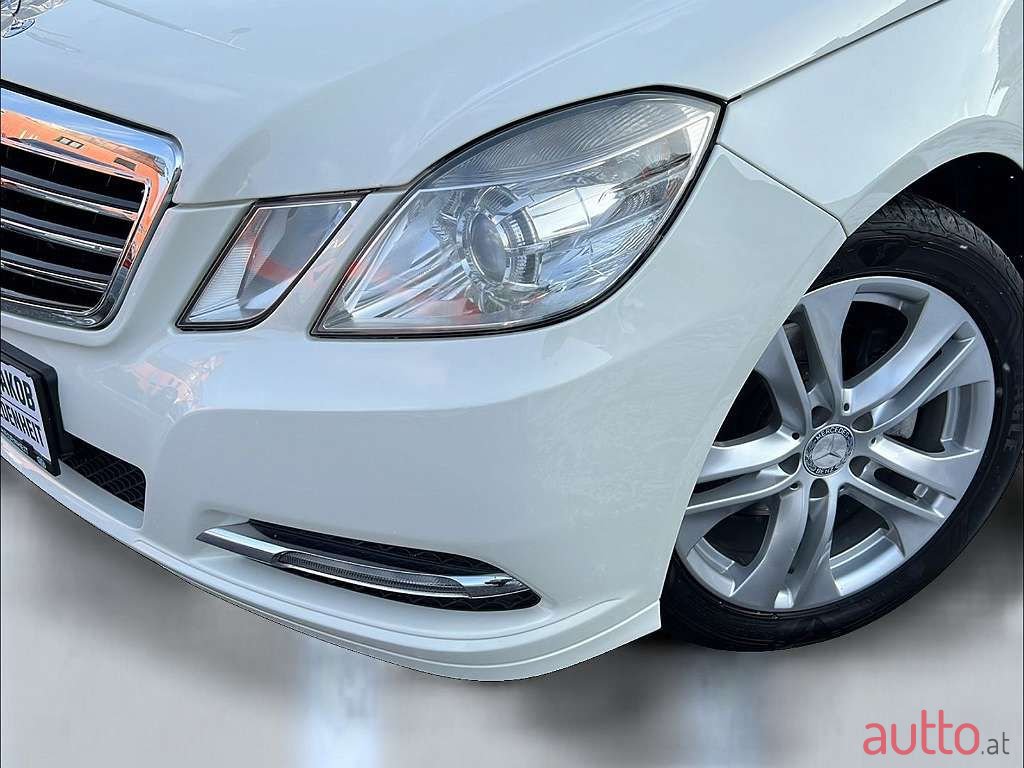 2011' Mercedes-Benz E-Klasse photo #3