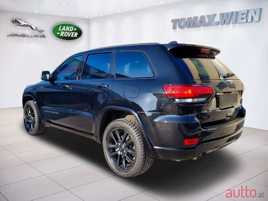 2017' Jeep Grand Cherokee photo #6