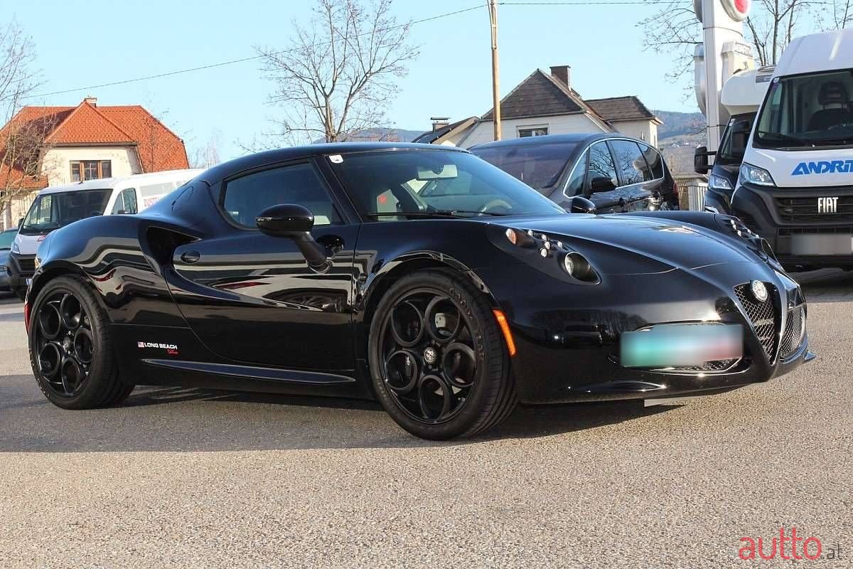 2015' Alfa Romeo 4C photo #6