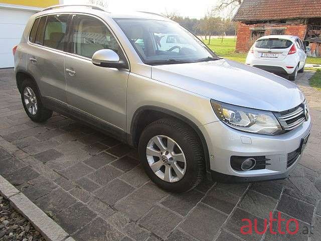 2012' Volkswagen Tiguan photo #2