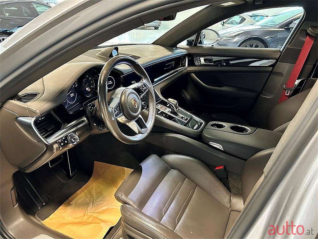 2018' Porsche Panamera photo #2