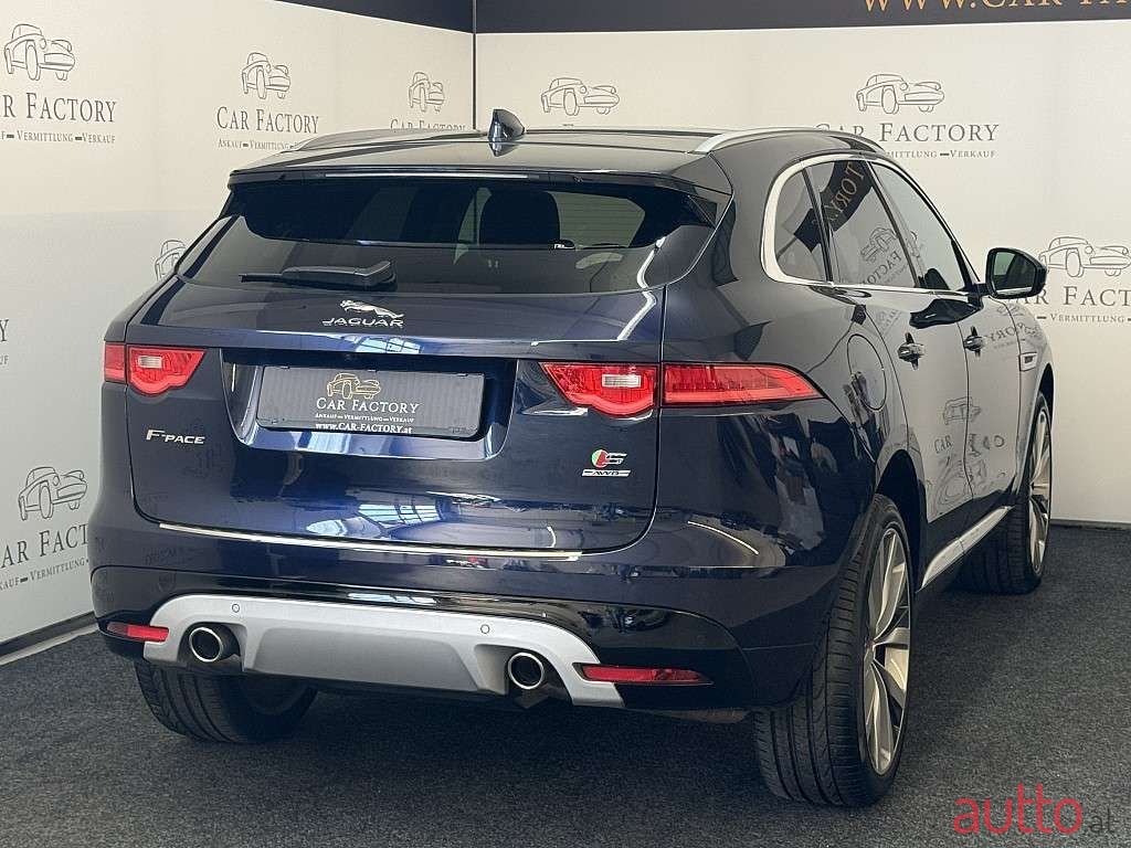 2016' Jaguar F-Pace photo #2