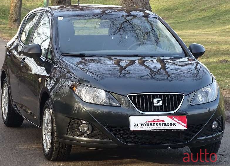 2011' SEAT Ibiza photo #1