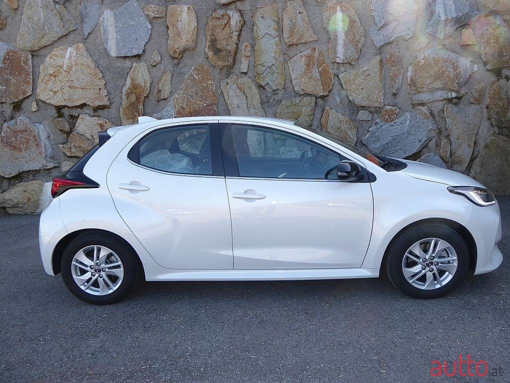 2022' Mazda Mazda2 photo #1