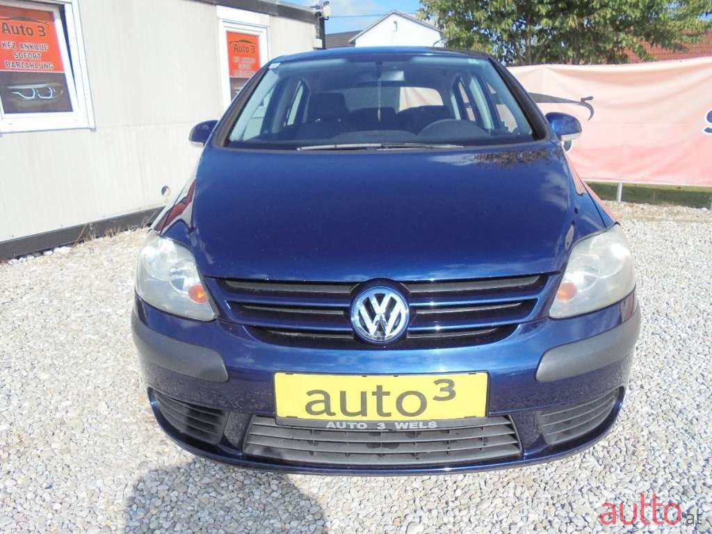 2005' Volkswagen Golf photo #1