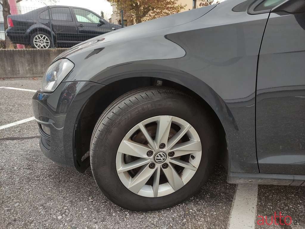 2016' Volkswagen Golf photo #5