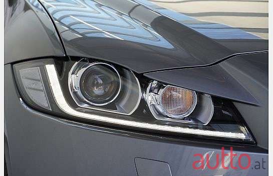 2020' Jaguar F-Pace photo #3