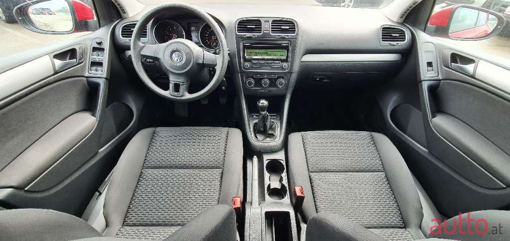 2009' Volkswagen Golf photo #5