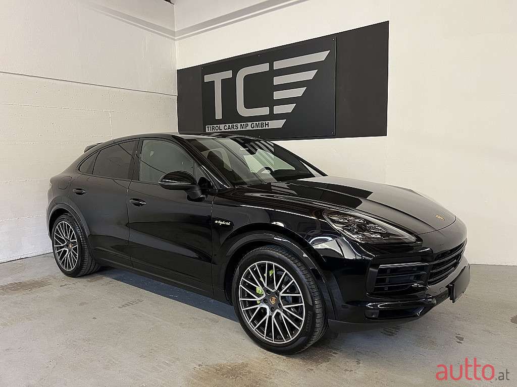 2019' Porsche Cayenne photo #1