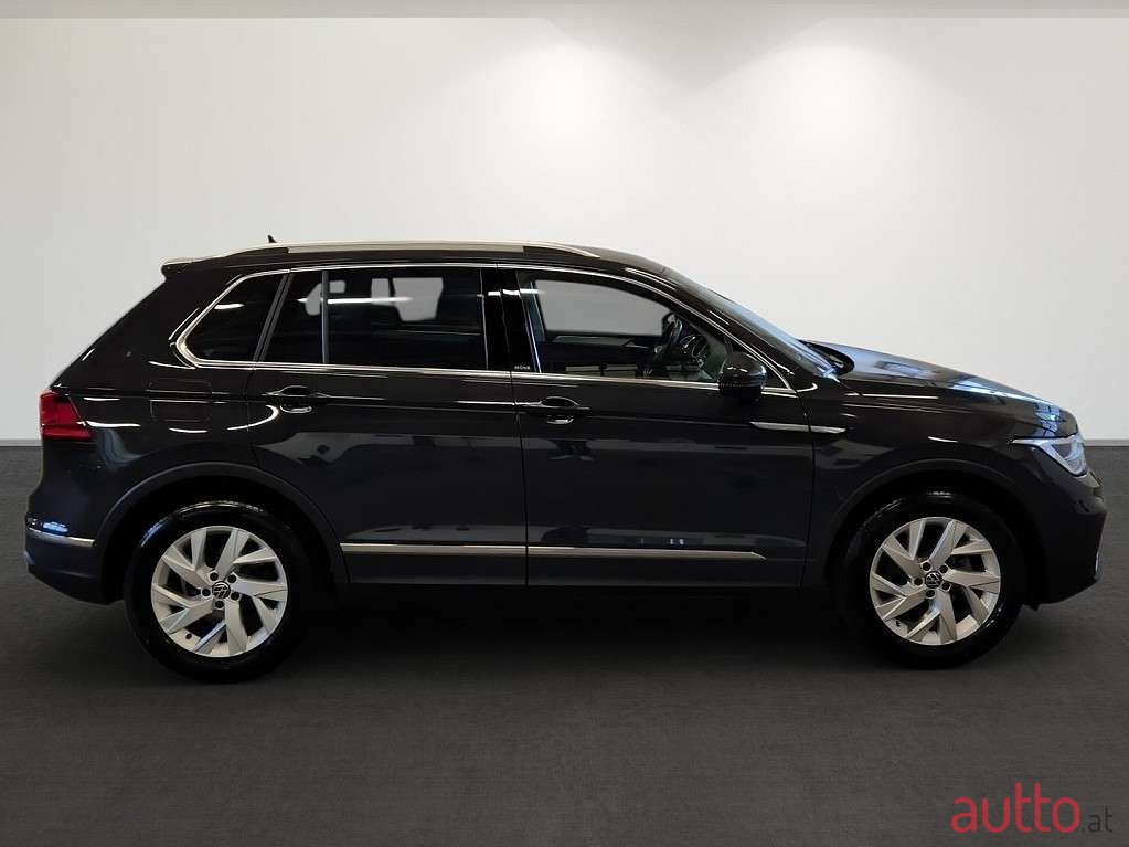 2024' Volkswagen Tiguan photo #3