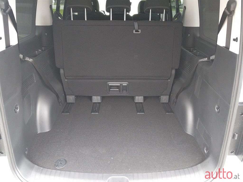 2023' Hyundai Staria photo #5