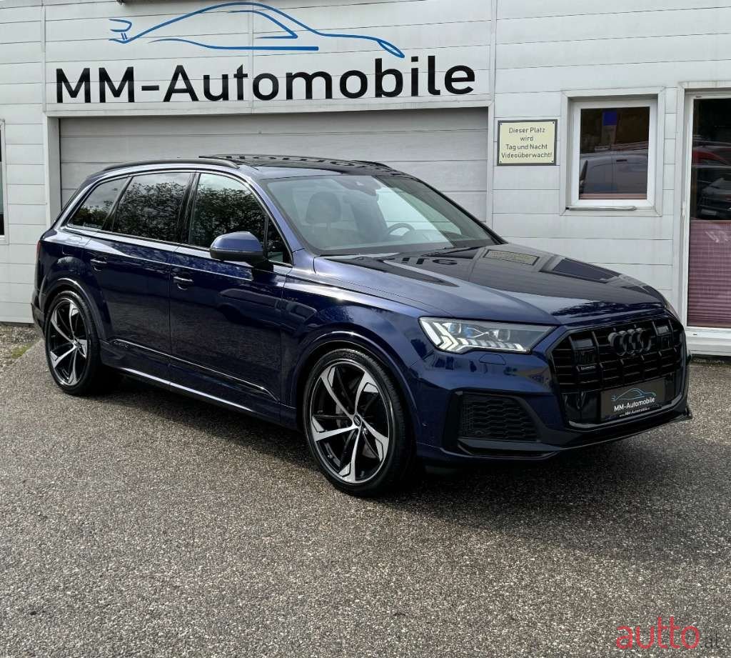 2020' Audi Q7 photo #1