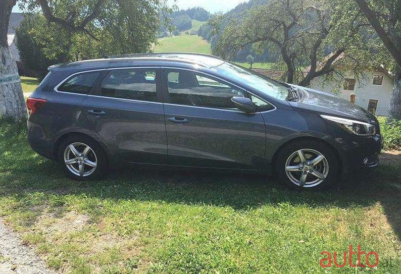 2013' Kia Cee%27D photo #1