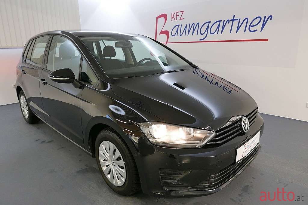 2016' Volkswagen Golf photo #1