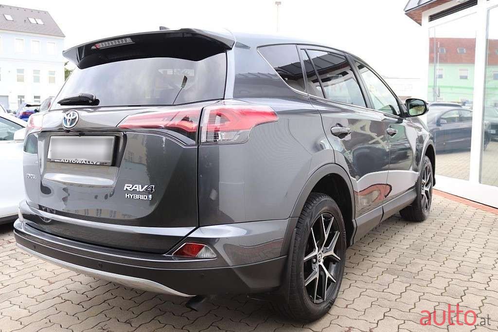 2017' Toyota RAV4 photo #3