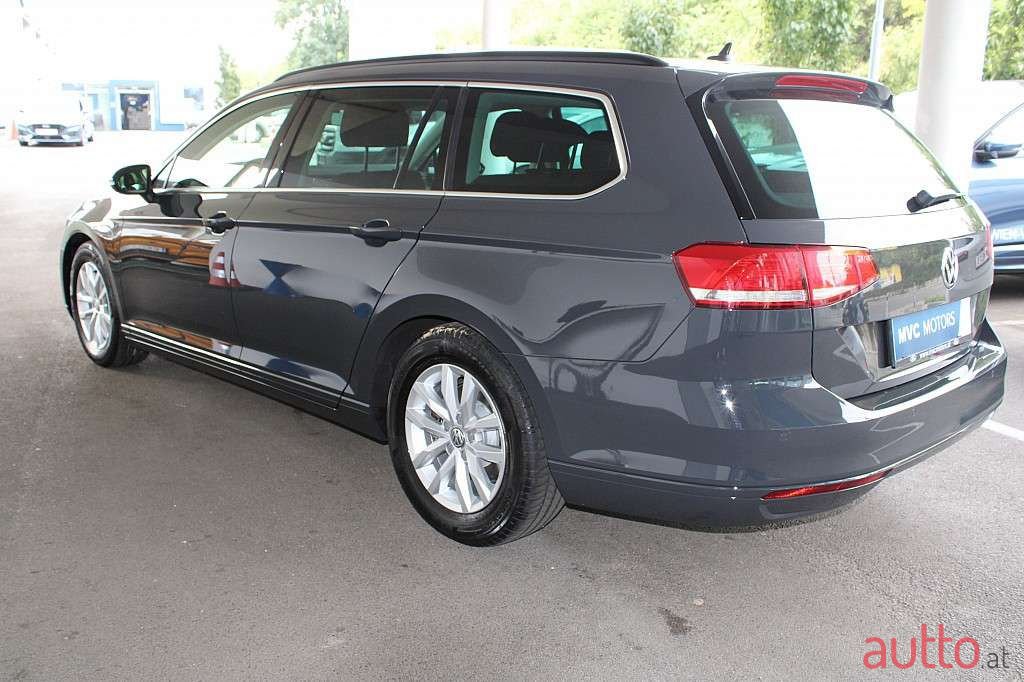 2017' Volkswagen Passat photo #6