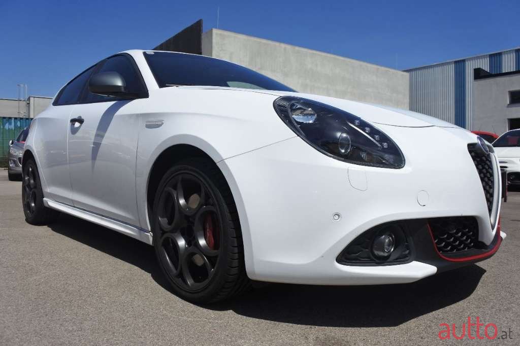 2016' Alfa Romeo Giulietta photo #6