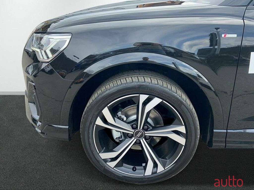 2022' Audi Q3 photo #6