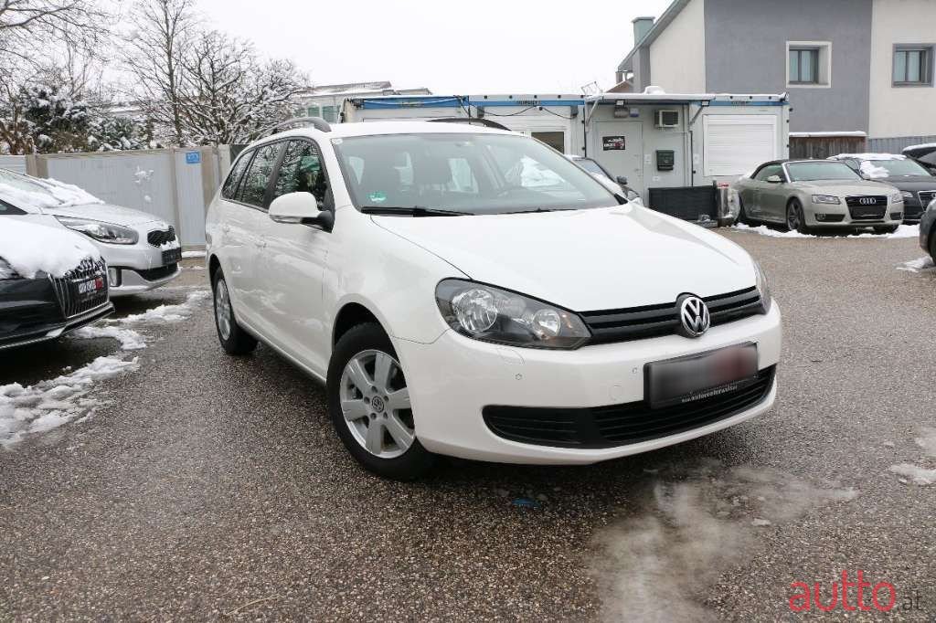 2010' Volkswagen Golf photo #1