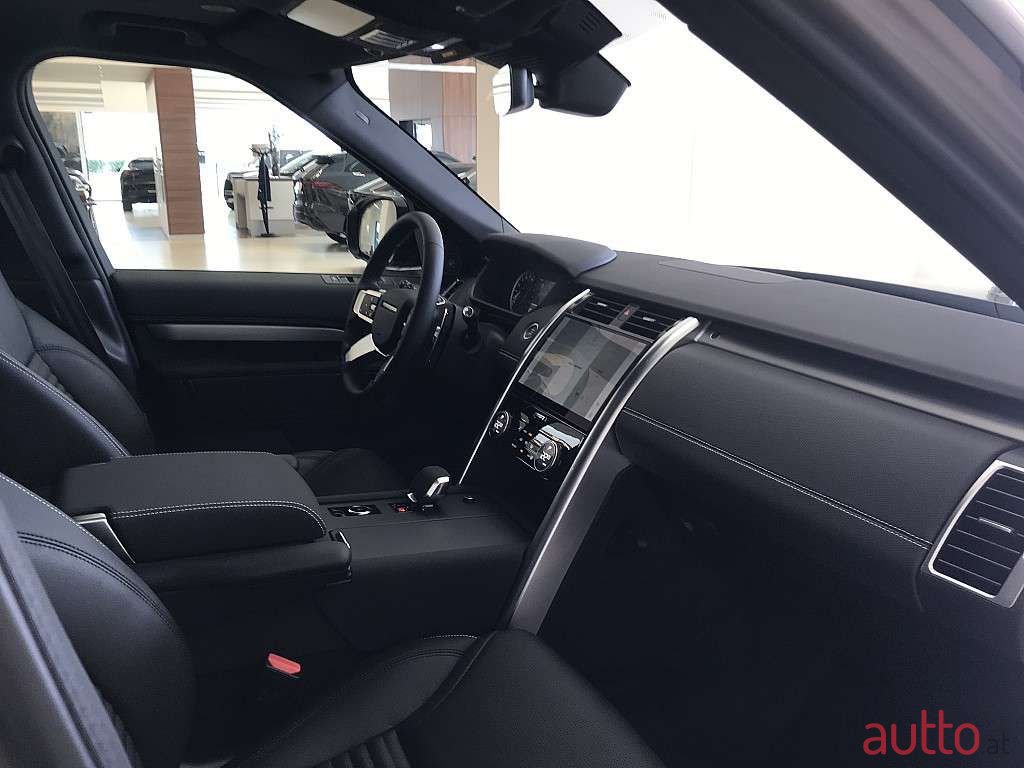 2022' Land Rover Discovery photo #2