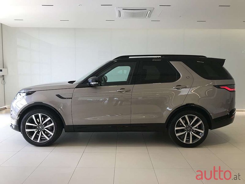 2022' Land Rover Discovery photo #5