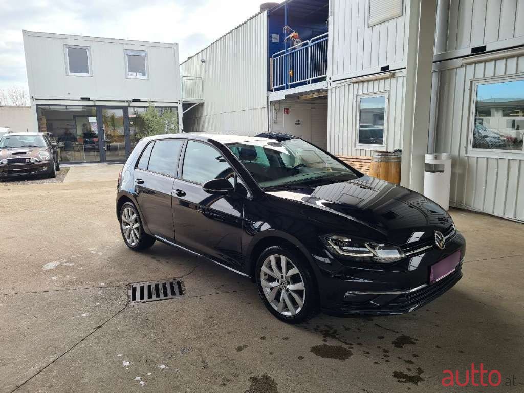 2018' Volkswagen Golf photo #3