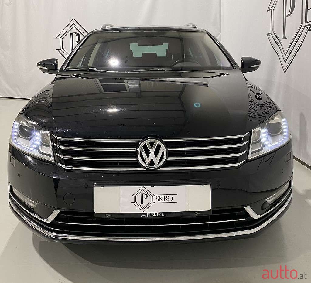 2011' Volkswagen Passat photo #4