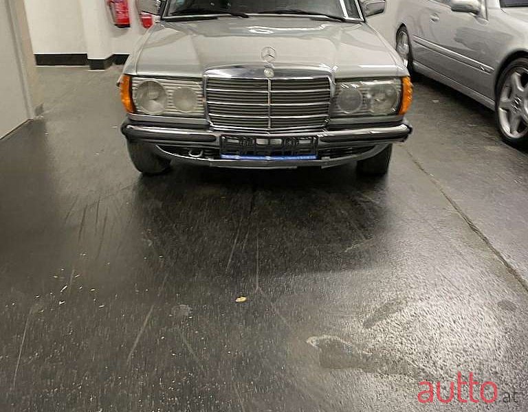 1980' Mercedes-Benz E-Klasse photo #3