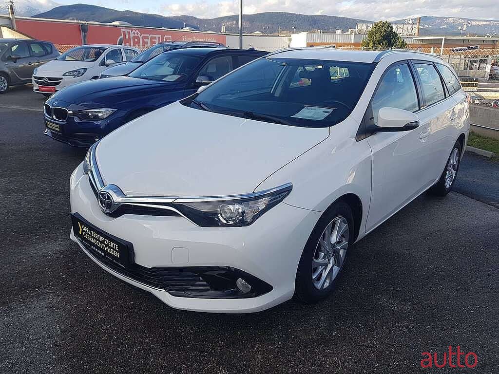 2016' Toyota Auris photo #1