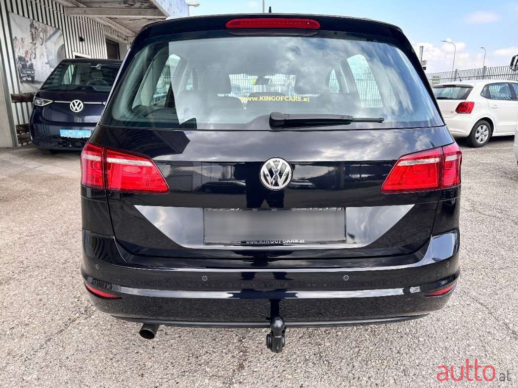 2017' Volkswagen Golf photo #3