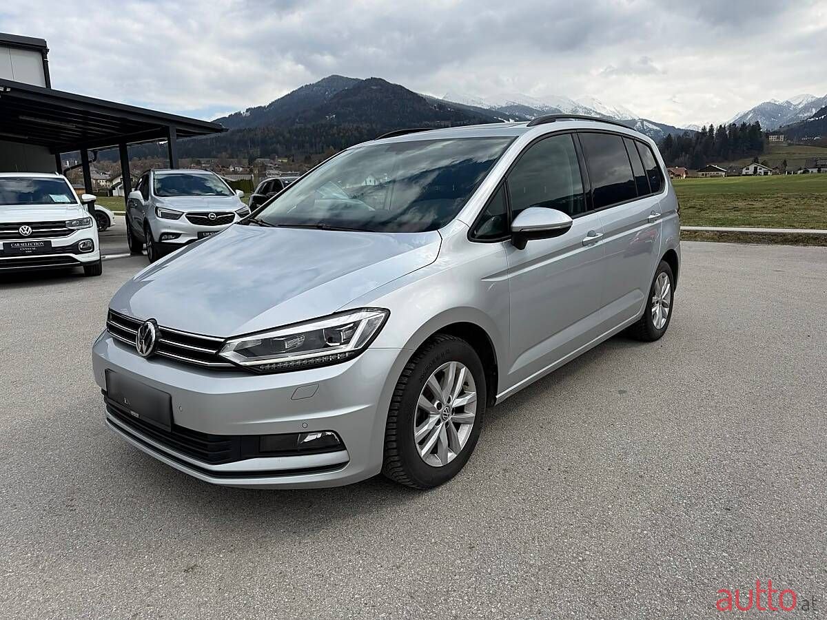 2019' Volkswagen Touran photo #2