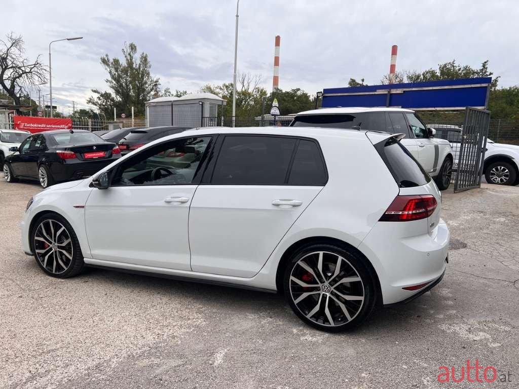 2015' Volkswagen Golf photo #2