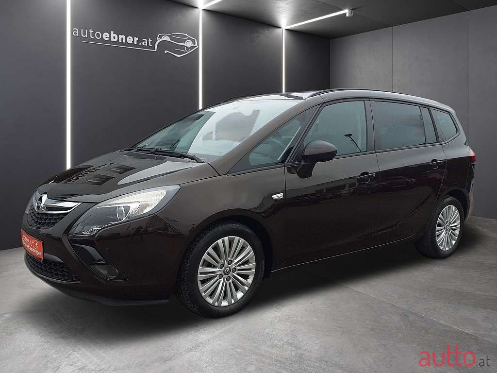 2015' Opel Zafira photo #1