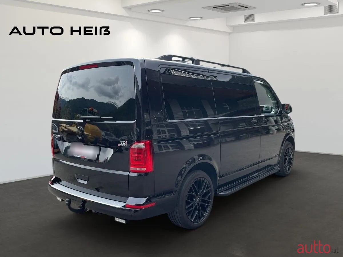 2018' Volkswagen Multivan photo #5