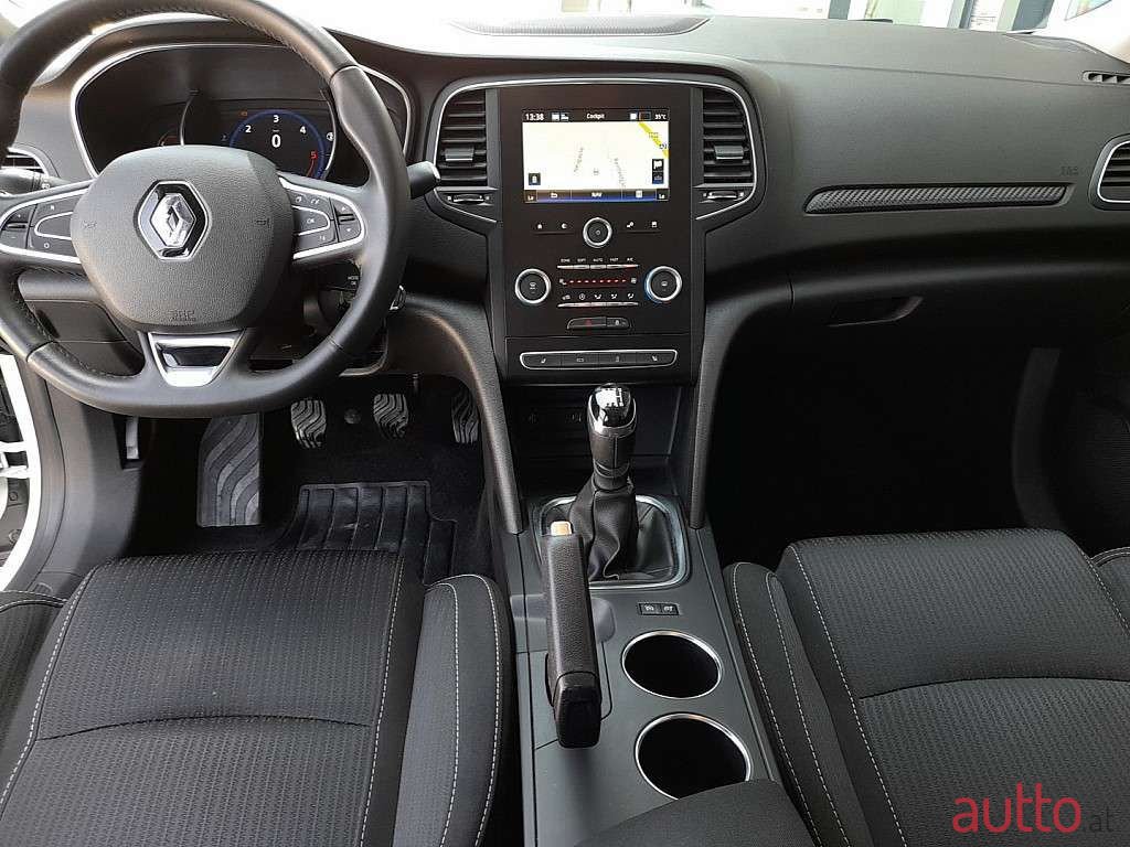 2019' Renault Megane photo #2