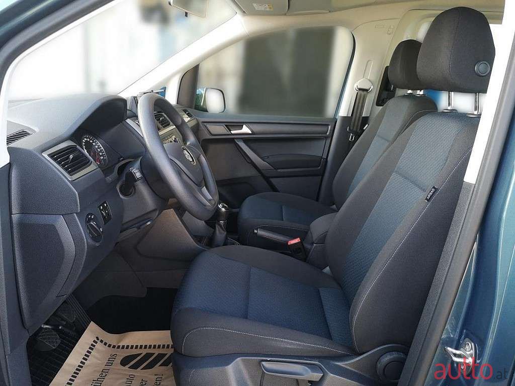 2015' Volkswagen Caddy photo #5