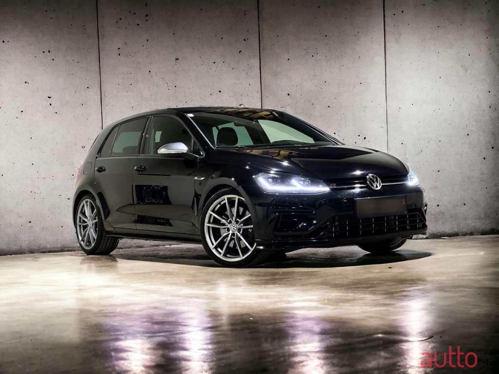 2019' Volkswagen Golf photo #1