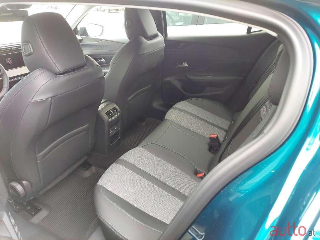 2023' Peugeot 408 photo #6