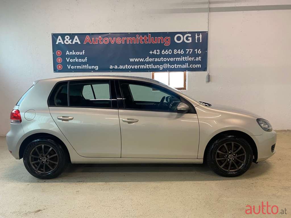 2009' Volkswagen Golf photo #3