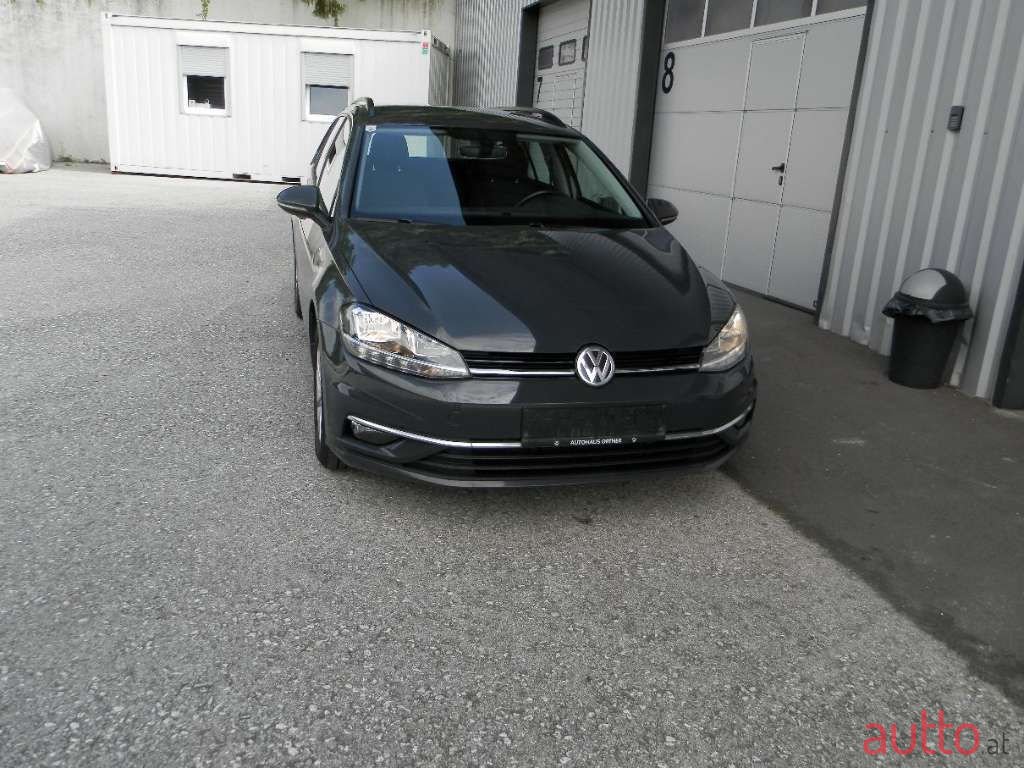 2018' Volkswagen Golf photo #3