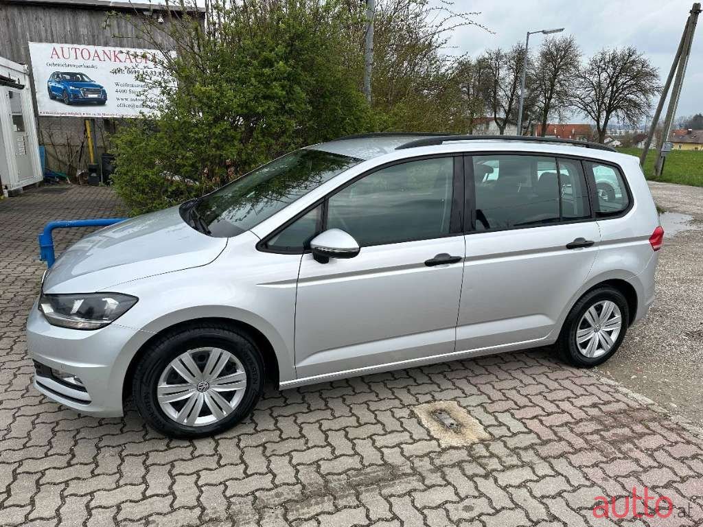 2016' Volkswagen Touran photo #4