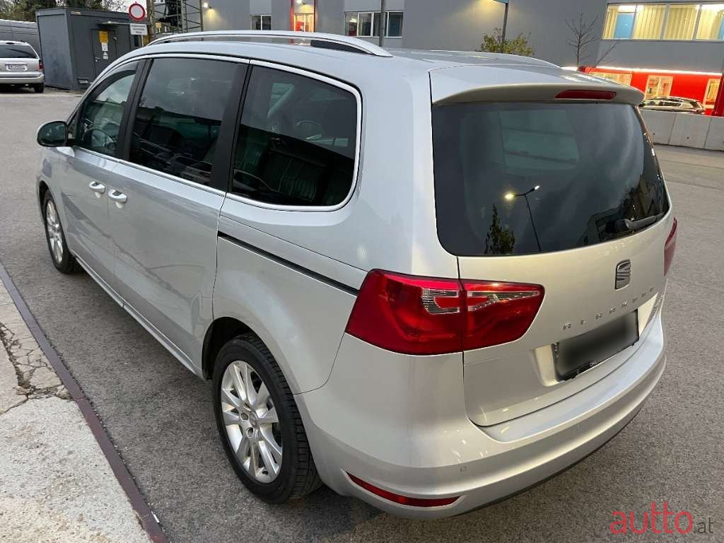 2011' SEAT Alhambra photo #6