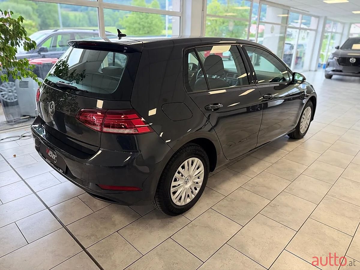 2019' Volkswagen Golf photo #4