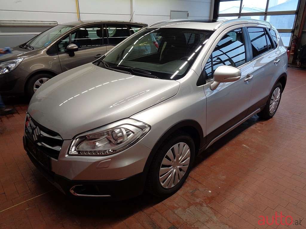 2017' Suzuki SX4 photo #1