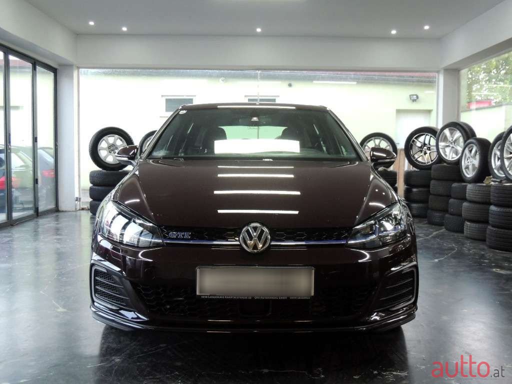 2018' Volkswagen Golf photo #4