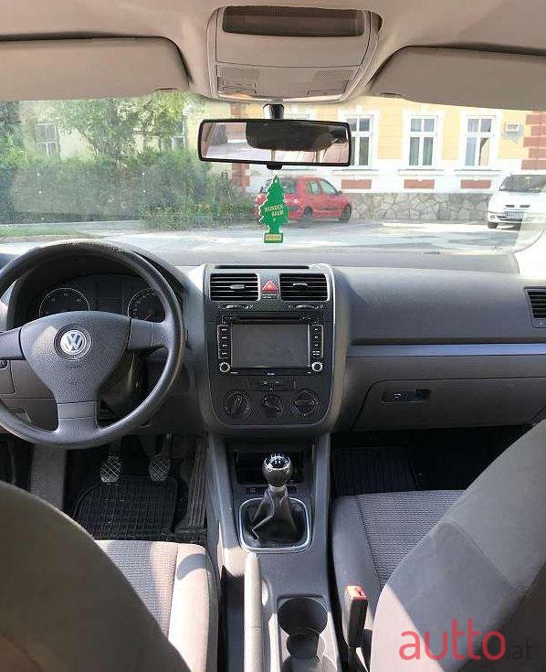 2007' Volkswagen Jetta photo #2