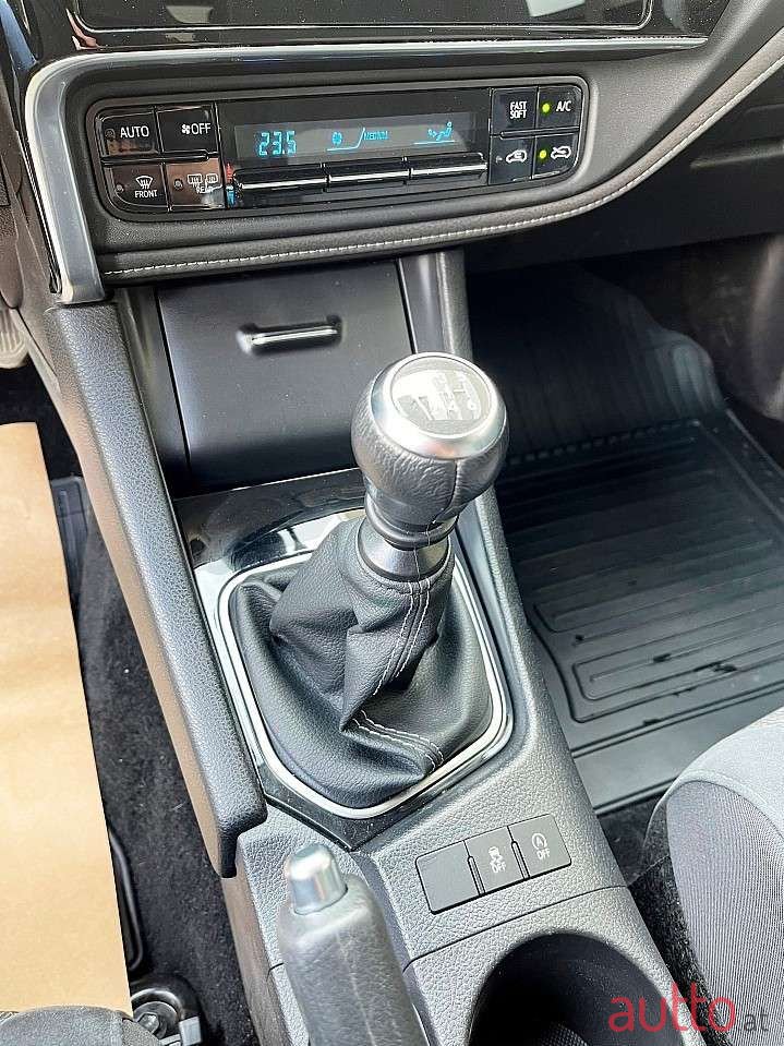 2019' Toyota Auris photo #4