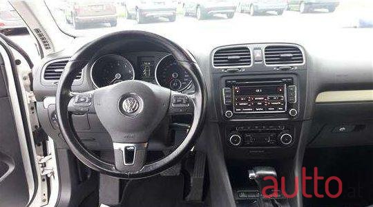 2010' Volkswagen Golf photo #4